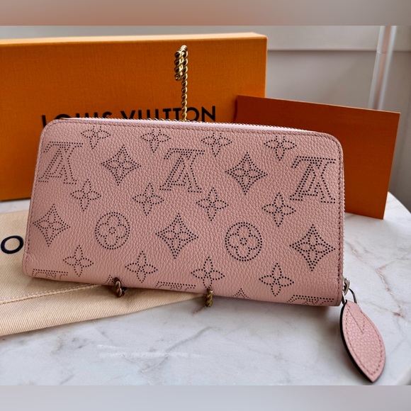 Louis Vuitton Wallet - Picture 5 of 8